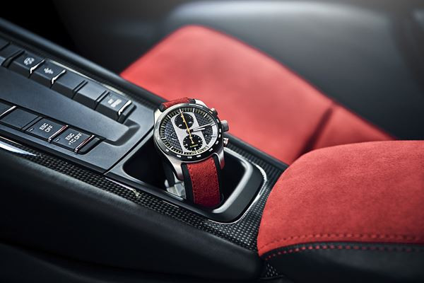 La Porsche 911 GT2 RS est équipée d’un moteur boxer biturbo de 700 ch