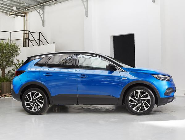 Le SUV Opel Grandland X affiche une allure de tout-terrain