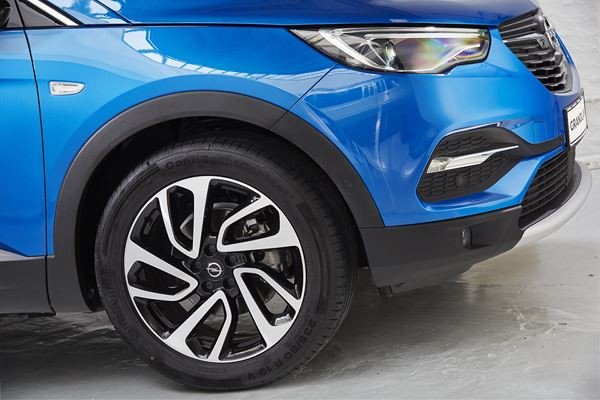 Le SUV Opel Grandland X affiche une allure de tout-terrain