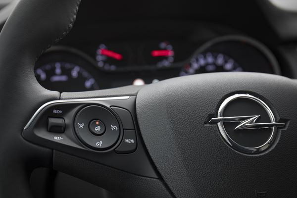 Le SUV Opel Grandland X affiche une allure de tout-terrain