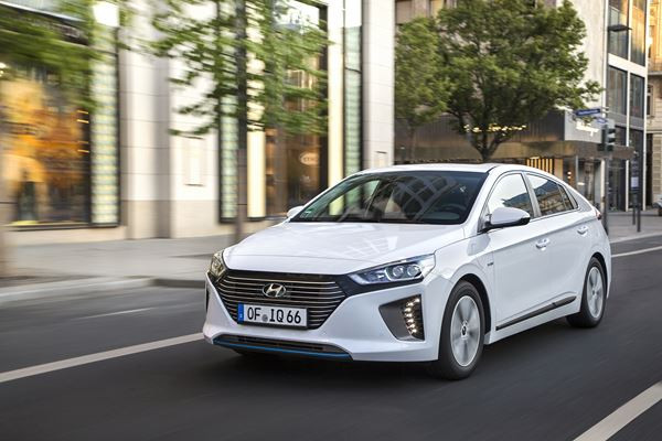 La Hyundai Ioniq plug-in parcourt près de 60 kilomètres en électrique