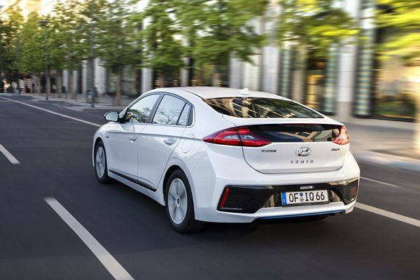 La Hyundai Ioniq plug-in parcourt près de 60 kilomètres en électrique