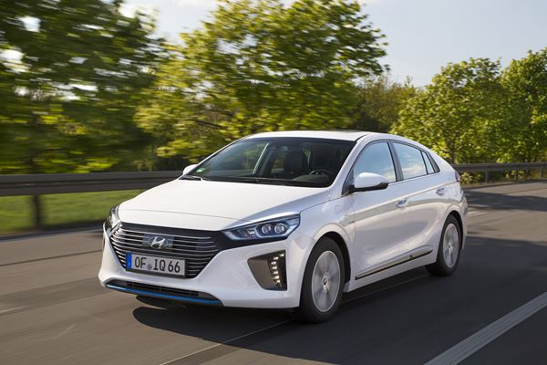 La Hyundai Ioniq plug-in parcourt près de 60 kilomètres en électrique