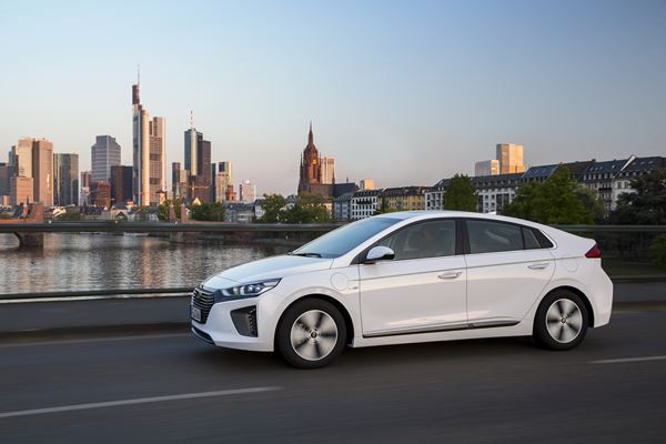 La Hyundai Ioniq plug-in parcourt près de 60 kilomètres en électrique