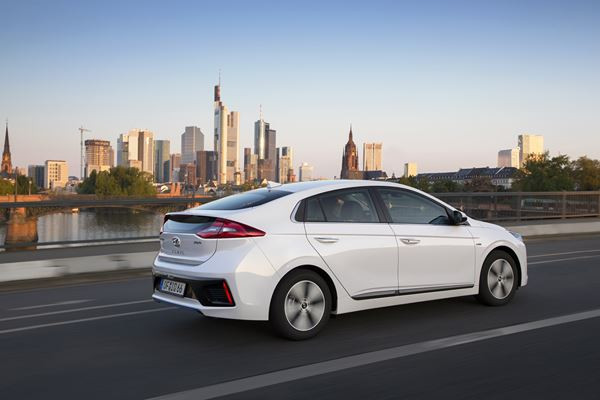La Hyundai Ioniq plug-in parcourt près de 60 kilomètres en électrique