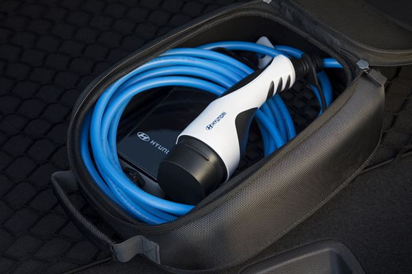 La Hyundai Ioniq plug-in parcourt près de 60 kilomètres en électrique