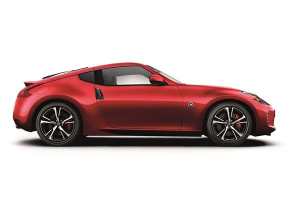 Le coupé sportif Nissan 370Z s'offre un design extérieur légèrement revisité