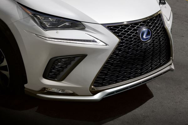 Le crossover Lexus NX s'offre un design sophistiqué plus distinctif