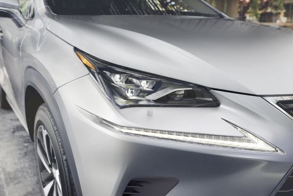 Le crossover Lexus NX s'offre un design sophistiqué plus distinctif