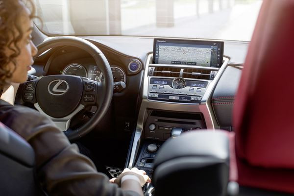 Le crossover Lexus NX s'offre un design sophistiqué plus distinctif