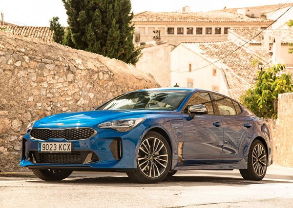 Kia Stinger: une berline coupé Grand Tourisme à la silhouette de fastback