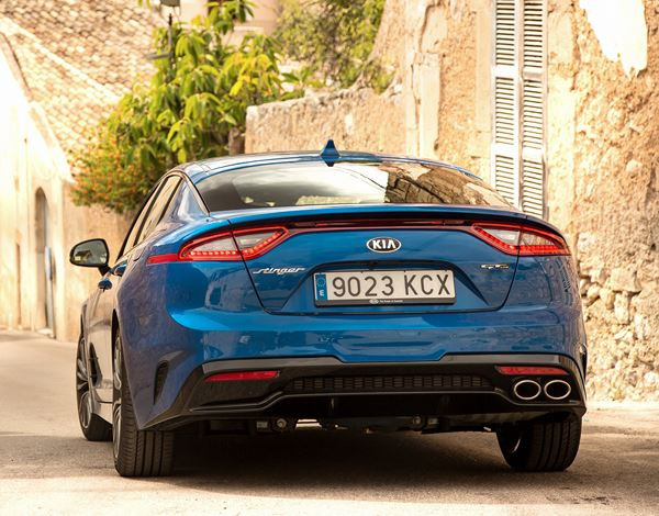 Kia Stinger: une berline coupé Grand Tourisme à la silhouette de fastback