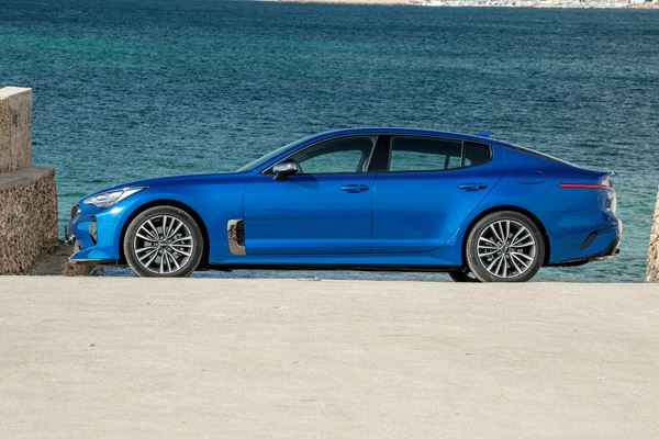 Kia Stinger: une berline coupé Grand Tourisme à la silhouette de fastback