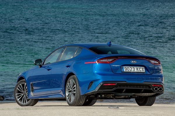 Kia Stinger: une berline coupé Grand Tourisme à la silhouette de fastback
