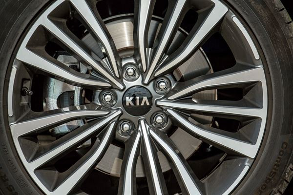 Kia Stinger: une berline coupé Grand Tourisme à la silhouette de fastback
