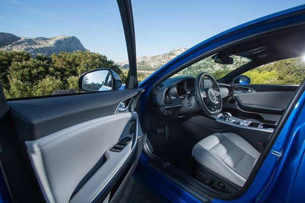 Kia Stinger: une berline coupé Grand Tourisme à la silhouette de fastback