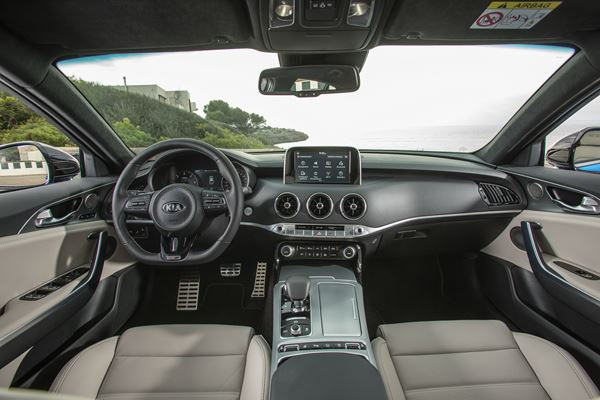 Kia Stinger: une berline coupé Grand Tourisme à la silhouette de fastback