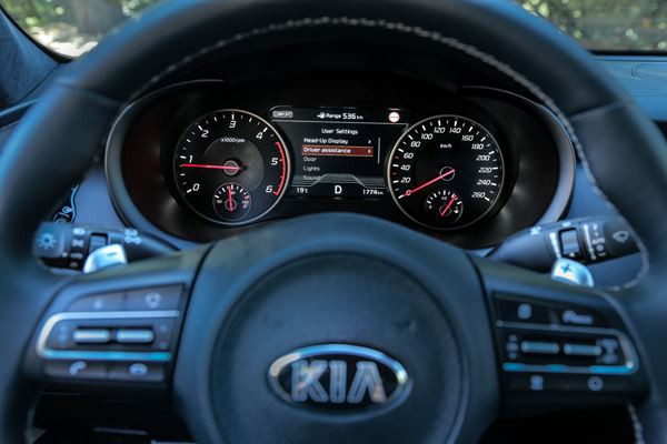 Kia Stinger: une berline coupé Grand Tourisme à la silhouette de fastback