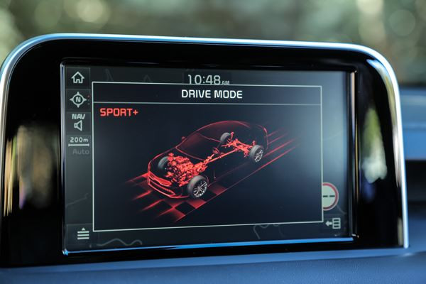 Kia Stinger: une berline coupé Grand Tourisme à la silhouette de fastback