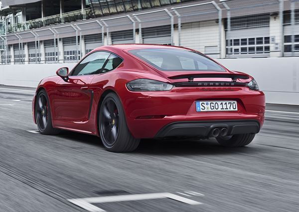 La Porsche 718 Cayman GTS délivre une puissance de 365 ch