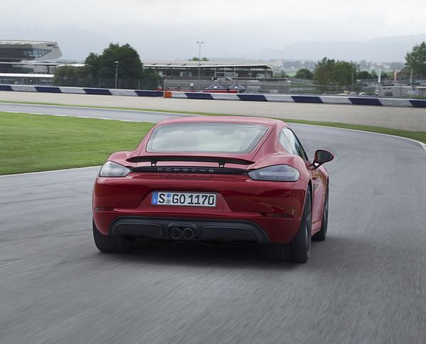 La Porsche 718 Cayman GTS délivre une puissance de 365 ch