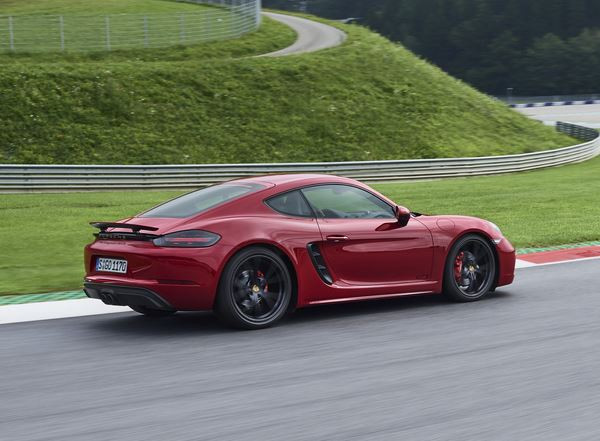 La Porsche 718 Cayman GTS délivre une puissance de 365 ch