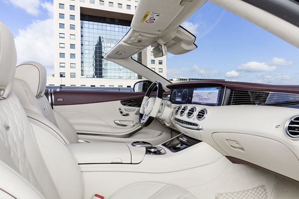 La Mercedes-Benz Classe S Cabriolet embarque toute une panoplie de technologies