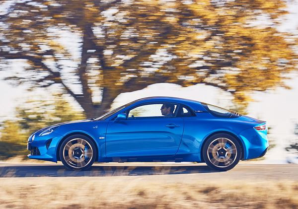 Alpine A110: un coupé deux places à moteur central arrière léger et agile
