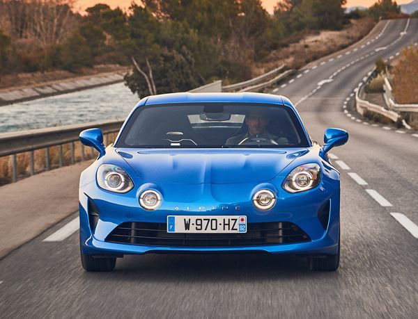 Alpine A110: un coupé deux places à moteur central arrière léger et agile