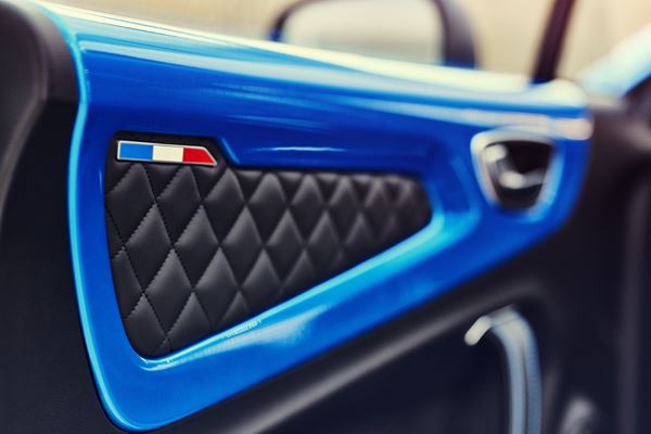 Alpine A110: un coupé deux places à moteur central arrière léger et agile