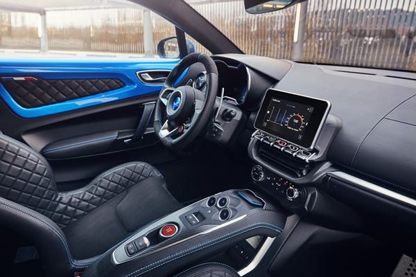 Alpine A110: un coupé deux places à moteur central arrière léger et agile