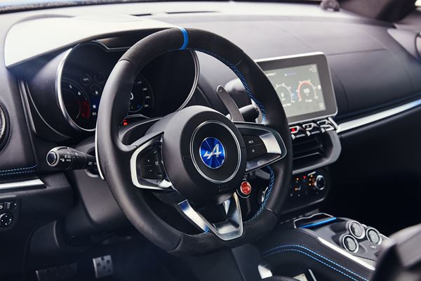 Alpine A110: un coupé deux places à moteur central arrière léger et agile