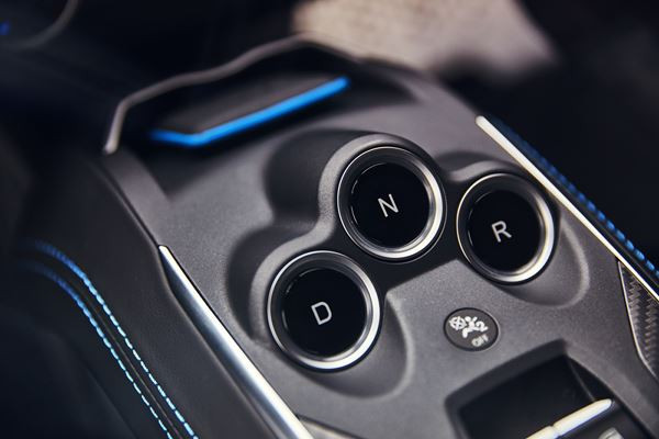 Alpine A110: un coupé deux places à moteur central arrière léger et agile