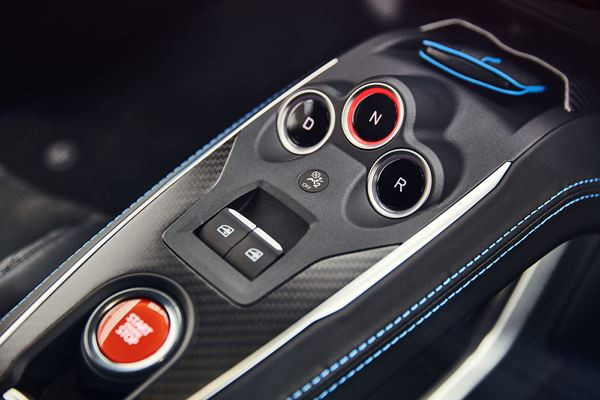 Alpine A110: un coupé deux places à moteur central arrière léger et agile