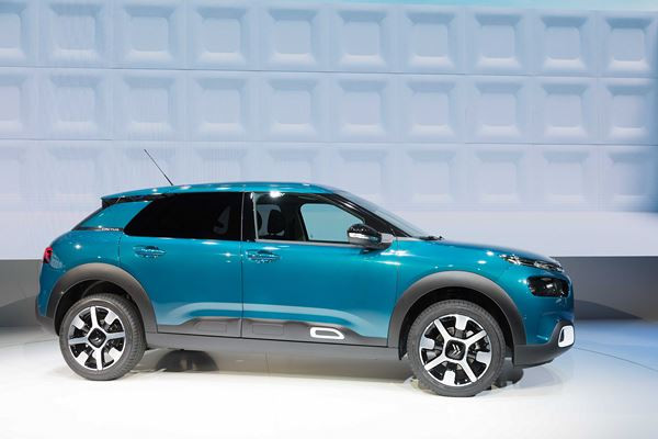 La Citroën C4 Cactus se réinvente en petite berline polyvalente confortable