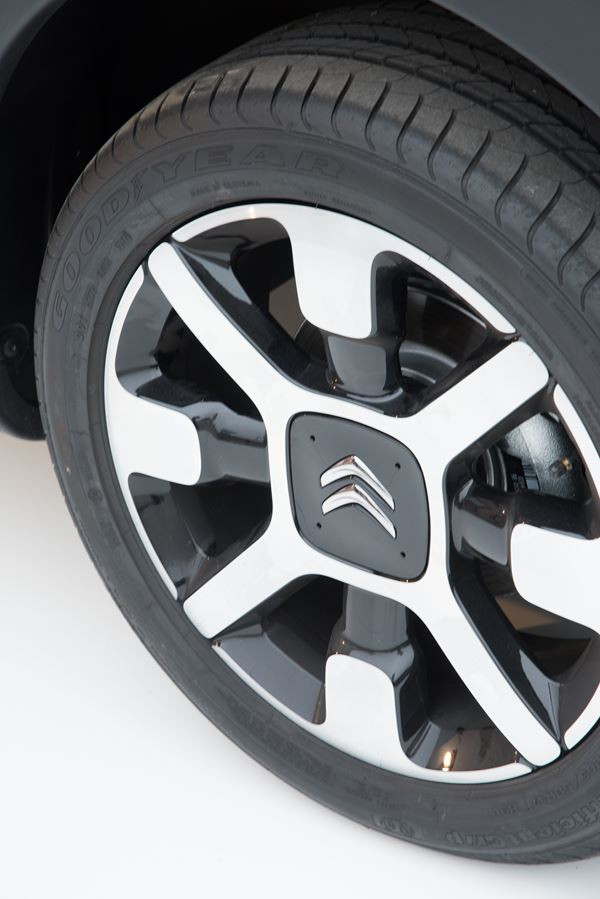 La Citroën C4 Cactus se réinvente en petite berline polyvalente confortable