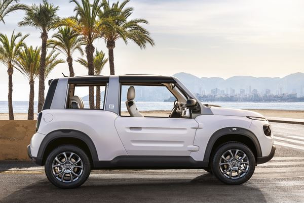 La Citroën E-Mehari restylée s'offre une version Hard Top