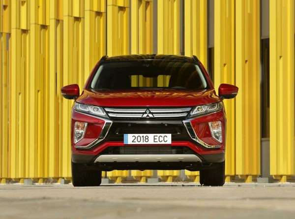 Le SUV compact Mitsubishi Eclipse Cross arbore une silhouette effilée
