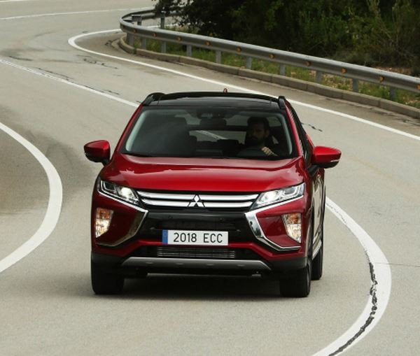 Le SUV compact Mitsubishi Eclipse Cross arbore une silhouette effilée