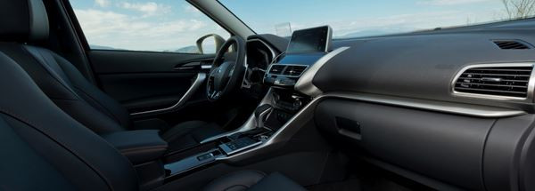 Le SUV compact Mitsubishi Eclipse Cross arbore une silhouette effilée