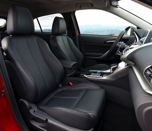 Le SUV compact Mitsubishi Eclipse Cross arbore une silhouette effilée