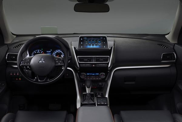Le SUV compact Mitsubishi Eclipse Cross arbore une silhouette effilée