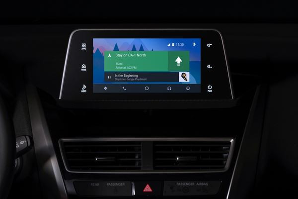 Le SUV compact Mitsubishi Eclipse Cross arbore une silhouette effilée