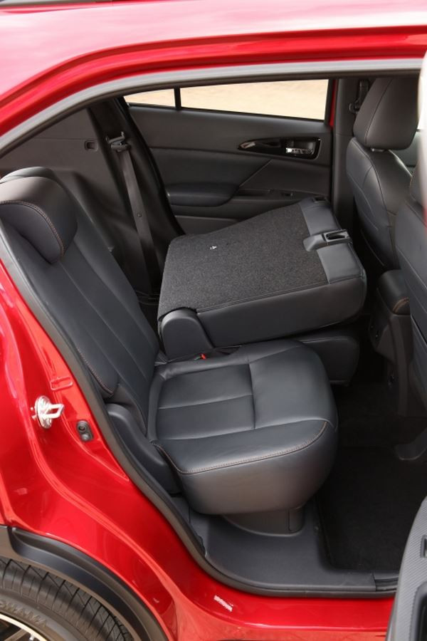Le SUV compact Mitsubishi Eclipse Cross arbore une silhouette effilée