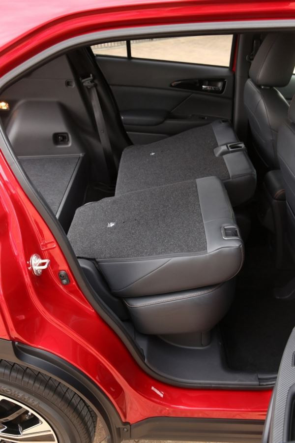 Le SUV compact Mitsubishi Eclipse Cross arbore une silhouette effilée