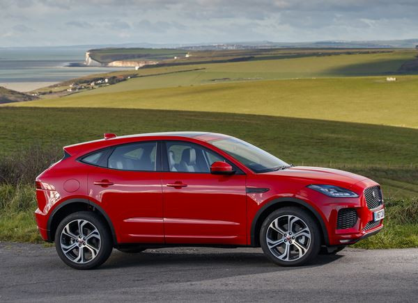 Le SUV compact Jaguar E-Pace affiche des proportions sportives