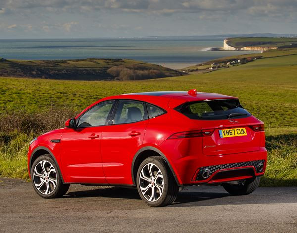 Le SUV compact Jaguar E-Pace affiche des proportions sportives