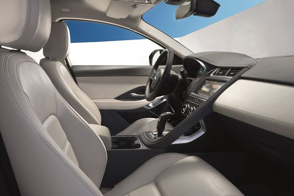 Le SUV compact Jaguar E-Pace affiche des proportions sportives