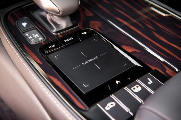 La limousine Lexus LS incarne le summum du luxe automobile japonais