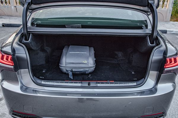 La limousine Lexus LS incarne le summum du luxe automobile japonais